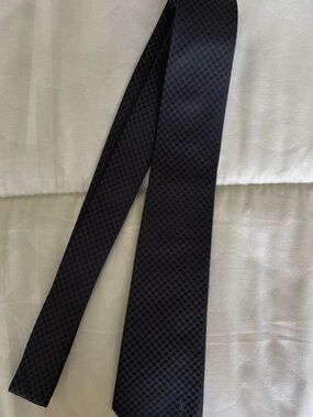 LOUIS VUITTON Classic Black DAMIER Patterned 100% Silk Tie